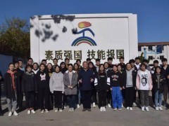 煙臺天虹技工學(xué)校：威海四中領(lǐng)導(dǎo)看望參加春季高考的四中學(xué)子